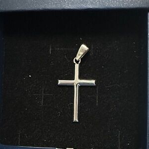 Elegant Silver Cross Pendant